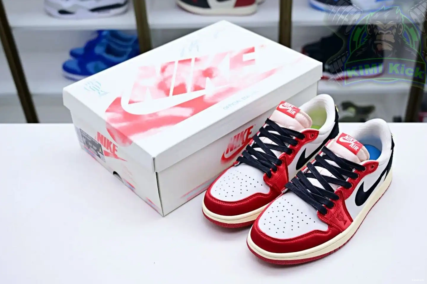 Trophy Kimikick Air “Away” 1 Room x Jordan Jordan Low OG 0506